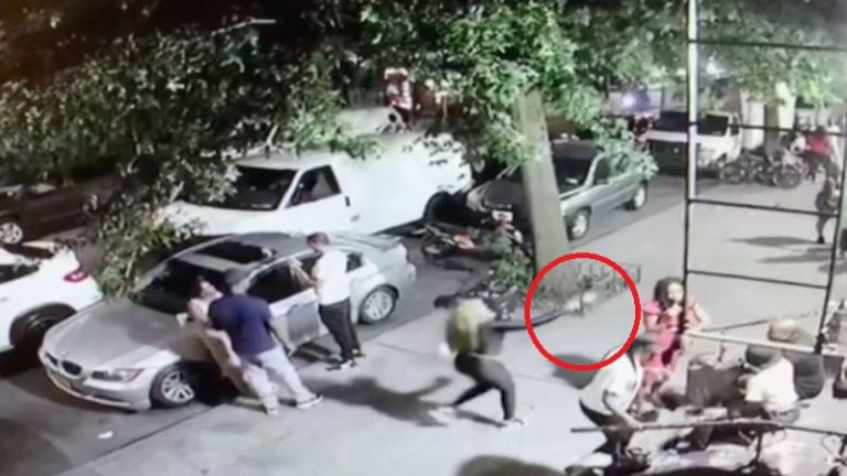 Qëllon për vdekje një grua në mes të njerëzve! Autorja “gjakftohtë” hipën e qetë në makinë dhe largohet (VIDEO)