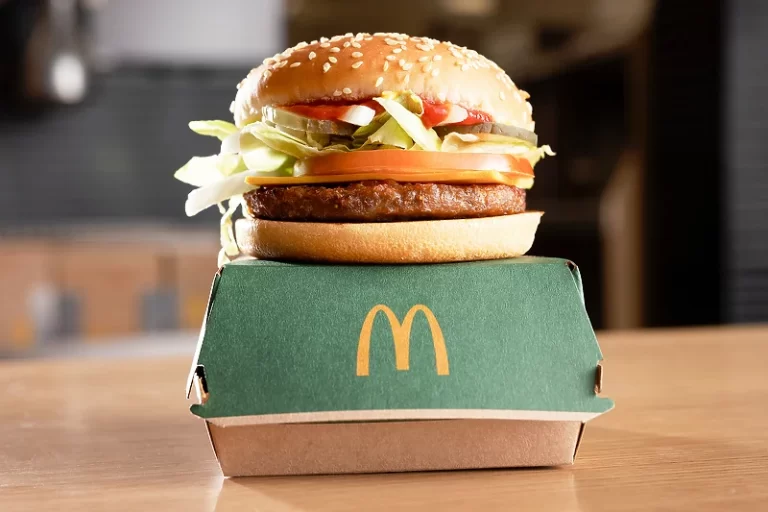 McDonald’s po lançon hamburgerin e tij të parë vegan