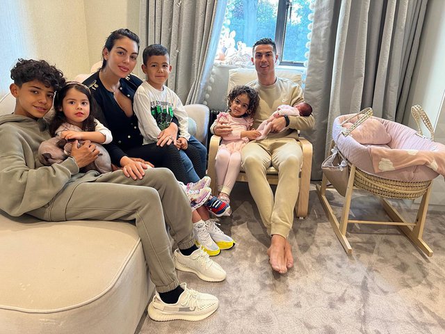 Dilemat e CR7/ A do të jetojë Ronaldo me familjen në Arabinë Saudite?
