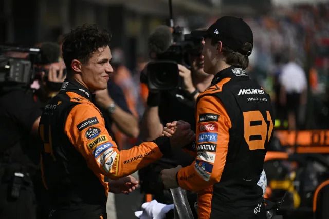McLaren dopietë: Norris urdhërohet të hapë rrugën, fitorja e parë për Piastri