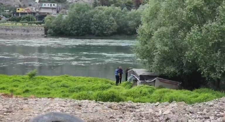 Tentoi të hidhej në lumin Buna me 4 fëmijët: Policia parandalon një tjetër tragjedi në Shkodër