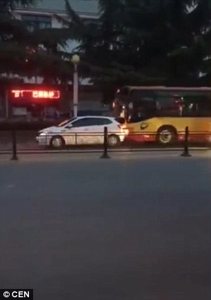 Shmanget tragjedia: Shoferi i dehur i autobuzit tenton të vrasë familjen në trafik (VIDEO)
