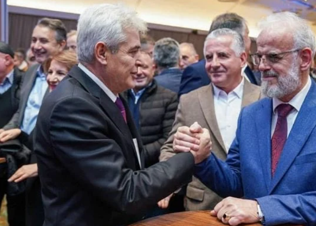 Kryeministri Edi Rama ka reaguar në rrjete sociale pasi Talat Xhaferi u bë kryeministri i parë shqiptar në Maqedoninë e Veriut.