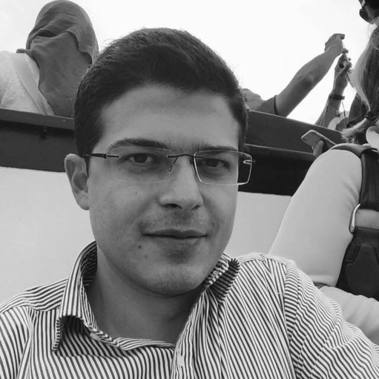 Një shtetas Grek në krye të Ministrisë së Mbrojtjes!