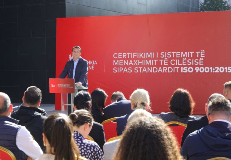 Drejtoria e Taksave në Tiranë merr certifikatë ISO pa standardet e nevojshme: Një vlerësim që ngjall dyshime
