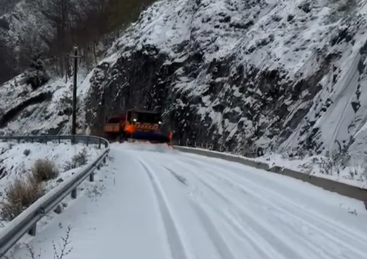 Ulja e temperaturave sjell borën e parë në veri të Shqipërisë