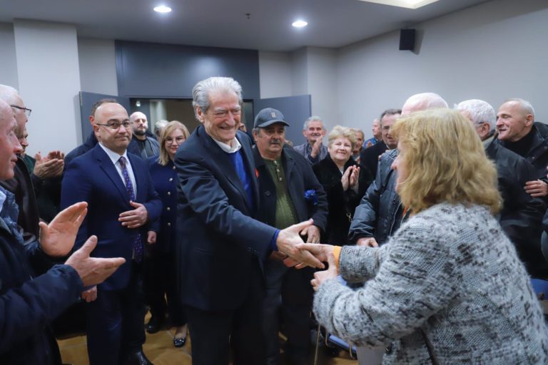 Analizë mbi shterpësinë ideologjike dhe mendore të opozitës shqiptare