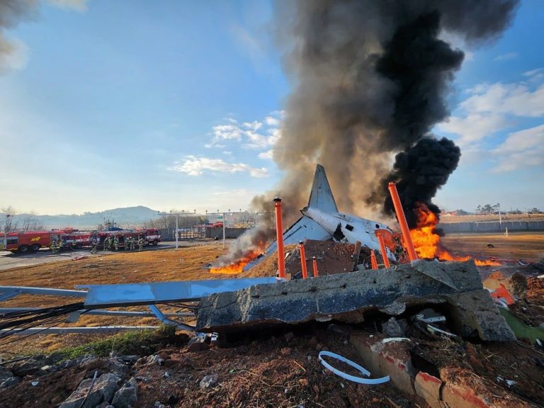 Bilanci tragjik në Korenë e Jugut: 174 viktima në aksidentin e avionit Boeing 737-8AS