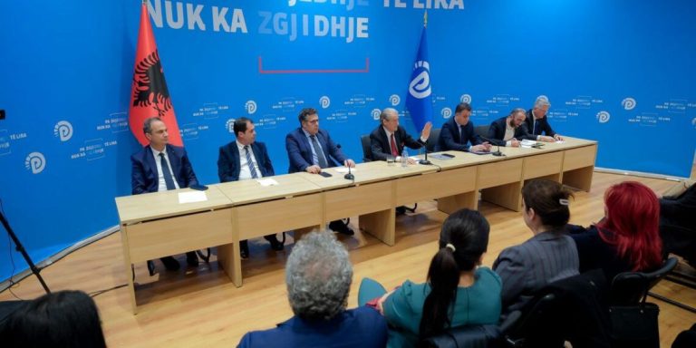 Berisha paralajmëron bllokimin total të Tiranës më 23 dhjetor