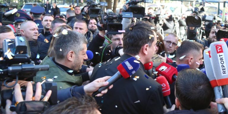 Protesta dhe akuzat: Erion Veliaj nën hetim nga SPAK mes thirrjeve “hajdut” ( VIDEO )