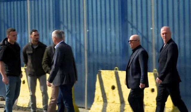 Thaçi në Prishtinë, takohet me vëllezërit në zyrat e EULEX