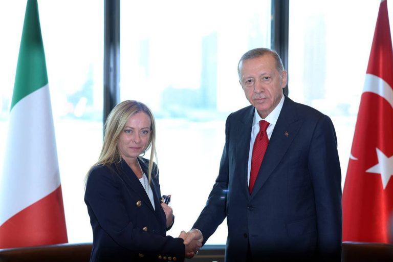 Meloni dhe Erdogan Firmosin Aleancën e Dronëve: 40 Miliardë USD për Armatim mes Italisë dhe Turqisë