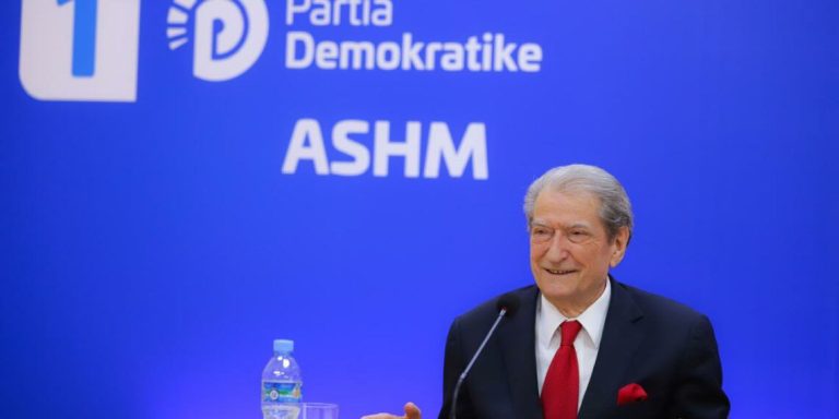 Berisha Akuzon Për Simulim: Vlora Hysenaj Dhe Ardi Veliu Pas Inskenimit Të Arrestimit Për Blerje Vote