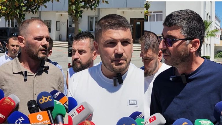 Protestë Në Gramsh Për Helmimin Me Salmonelë: Prindërit Akuzojnë Shtetin Për Heshtje