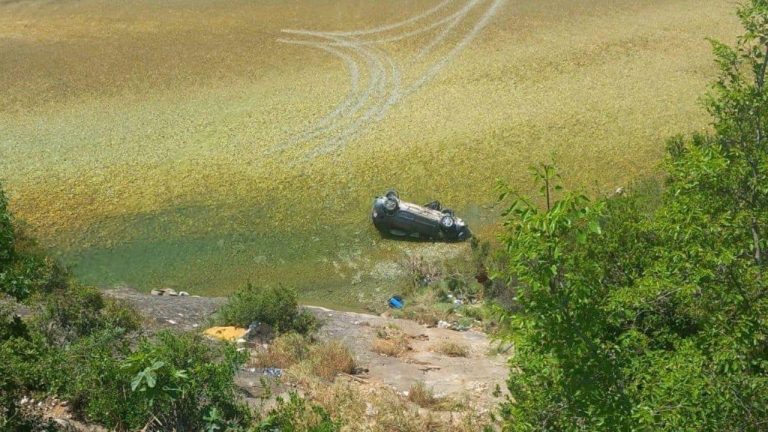 Makina Bie Në Lumë Në Vlorë: Nëna Dhe Dy Fëmijë Në Gjendje Të Rëndë Pas Aksidentit Tragjik