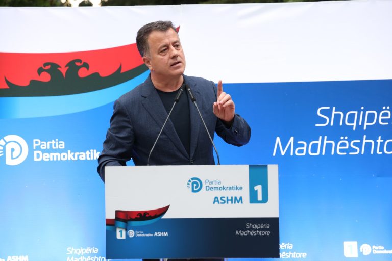 Flamur Noka Mesazh të Ashpër Suel Çelës: “Mos Kërcëno Demokratët, Je Duke Mbështetur Një Kufomë Politike”
