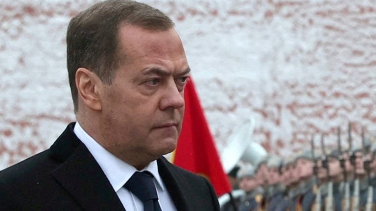Medvedev Sulmon Marrëveshjen SHBA–Ukrainë: “Ukraina Po Zhduket, Trump Po Humb Vlerësimin”