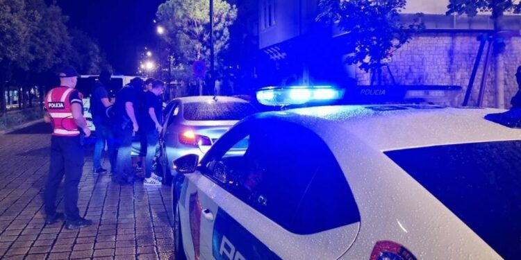 Alarm Për Eksploziv Në Zemër Të Durrësit, Zona E Velierës Rrethohet Nga Policia