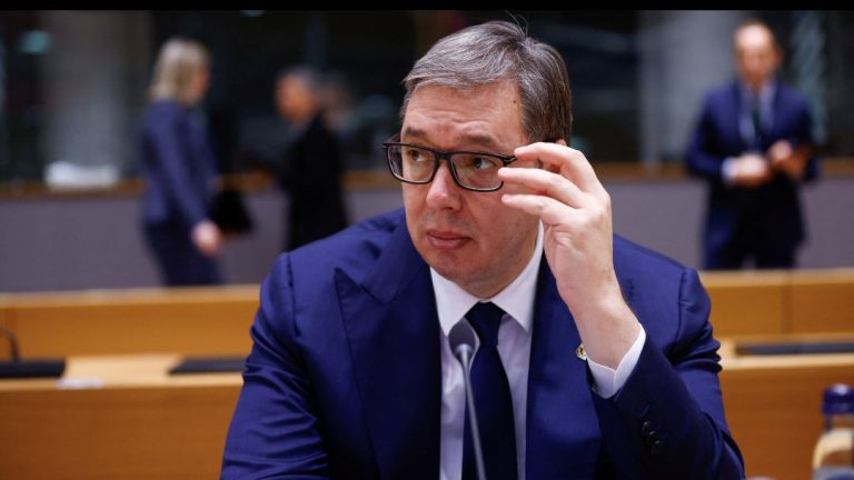 Vuçiç Sfidon BE-në: Shkon në Moskë për Ditën e Fitores, Rrezikon Anëtarësimin në Bashkimin Europian