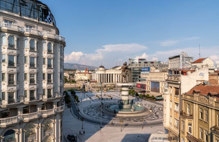 Maqedonia E Veriut Siguron 5 Miliardë Paund Nga Britania, Shqipëria Mjaftohet Me Samite Pa Investime