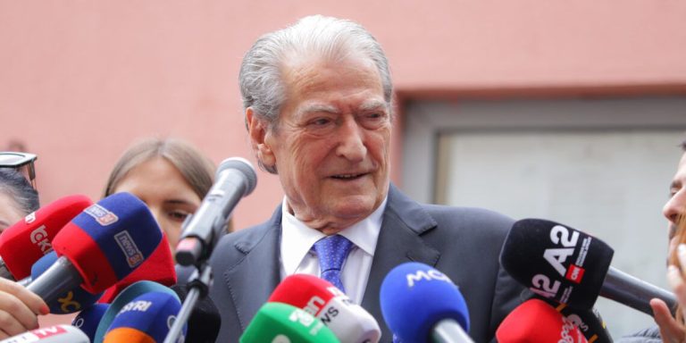 Berisha Sulmon SPAK: “Irena Me 5 Mbiemra Mbrohet Nga Altin Troplini Dhe Ulsi-u Me Çantën Louis Vuitton”