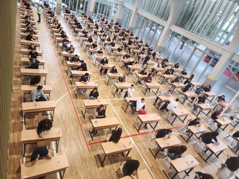 Skandali Me Provimet E Maturës Përsëritet Çdo Vit: Del Teza E Anglishtes Vetëm 30 Minuta Pas Nisjes