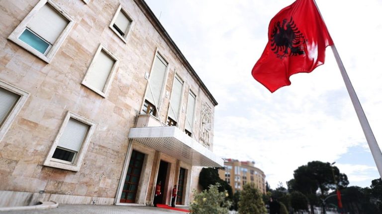 Qeveria E Shpall Si Sukses Marrëveshjen Me Serbinë Për Pensionet – Por Kush Përfiton Vërtet?