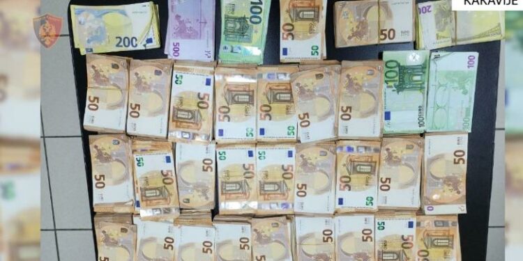 Kapet Me 160 Mijë Euro Të Padeklaruara Në Kakavijë: Arrestohet 41-Vjeçari I Shpallur Në Kërkim
