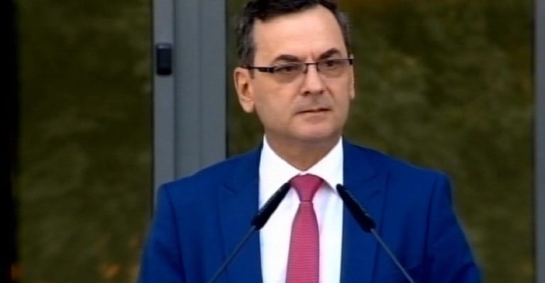 Kapja E Rrezikshme E Drejtësisë: Roli I Sokol Sadushit Dhe Kriza Institucionale Në Gjykatën Kushtetuese
