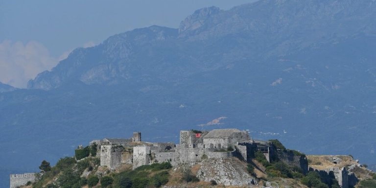 BIRN: Dhënia e kalave për kafene rrezikon privatizimin e trashëgimisë kulturore