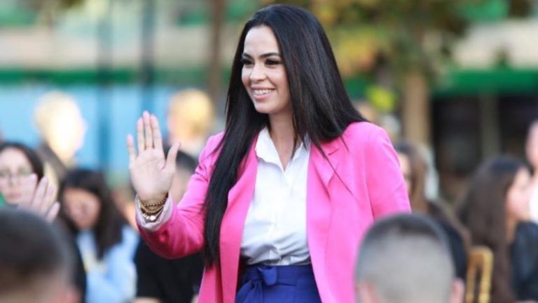 Pezullohen Tre Zyrtarë Dhe Arrest Shtëpie Për Ish-Nënkryetaren E Bashkisë Fier –  40 Milion Lekë Të Arkëtuara Nga Parkimi Publik Nuk Dihet Ku Kanë Perfunduar