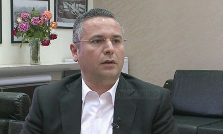 Arli Naska Zyrtari Milioner I Bashkisë Tiranë Gjobit Të Moshuarën Se Ushqen Macet