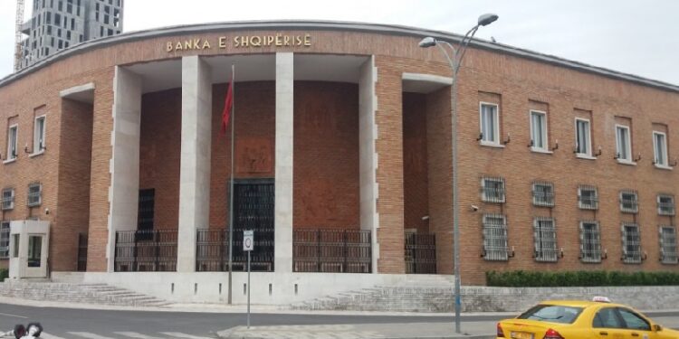 Banka E Shqipërisë Ulet Komisionet Bankare: Transferta Më Të Lira Për Qytetarët