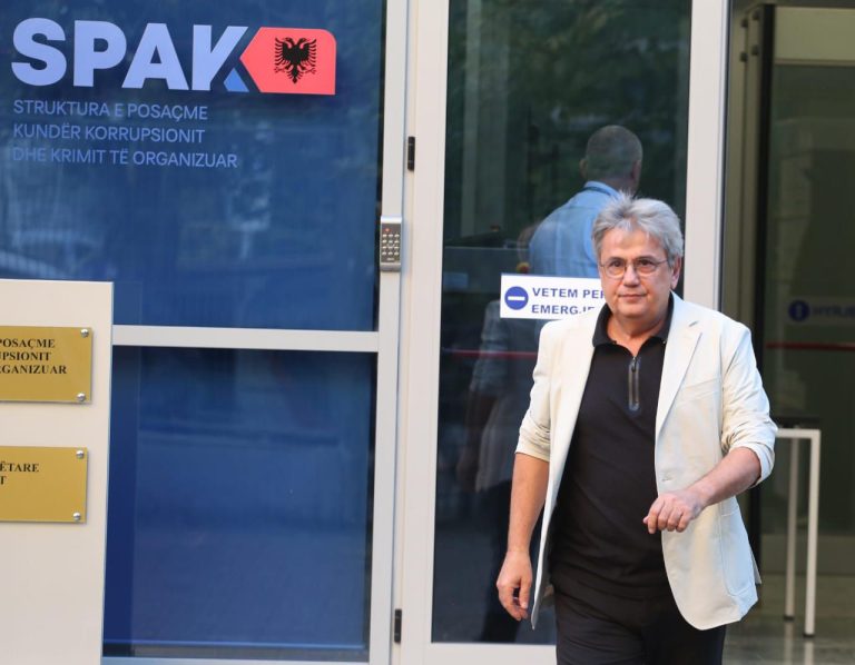 Benet Beci Largon Nga Puna Aktorët e Teatrit Migjeni – Kush Nuk Asht i Denjë Për Partinë, S’ka Vend As Në Skenë!