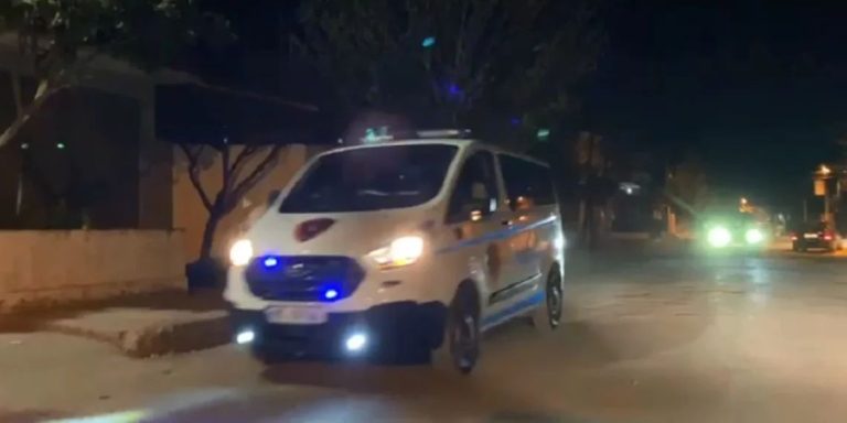 Plas Sherri Në Ksamil: Pronari I Hotelit Sulmon Konkurrentin Në Plazh