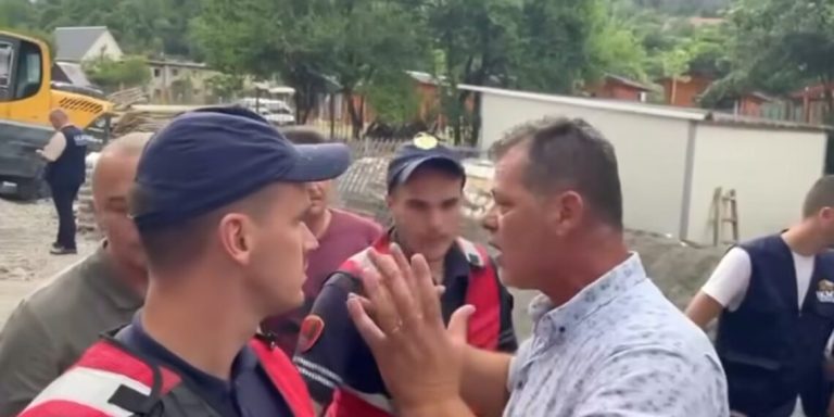 Pushtetarët Janë Armiqtë Tanë, Duhet T’i Përbuzim Dhe “T’i Pështyjmë Në Fytyrë” – Thethi Po Zgjohet Por Është Vonë