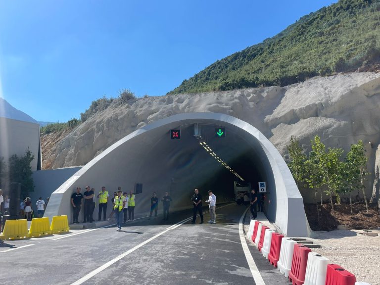 Nga Shtatori Kalimi Në Tunelin E Llogarasë Me Pagesë 10 Euro Vajtje-Ardhje