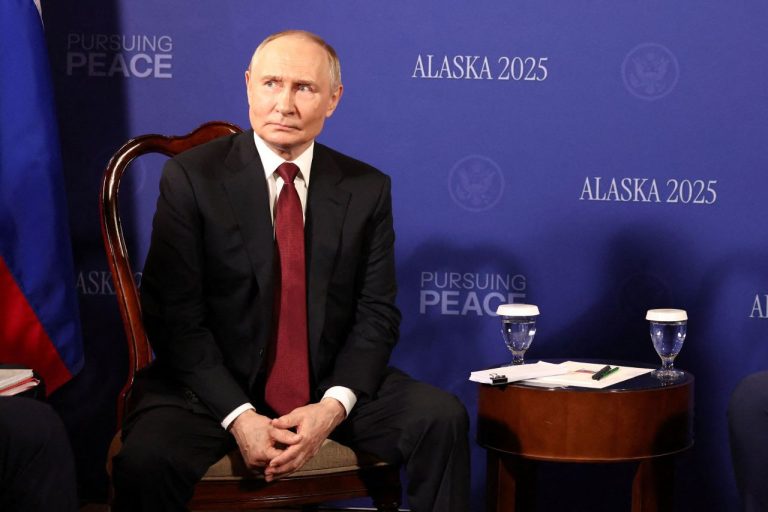 Putini shfaq hutim ndërsa gazetarët pyesin për Ukrainën