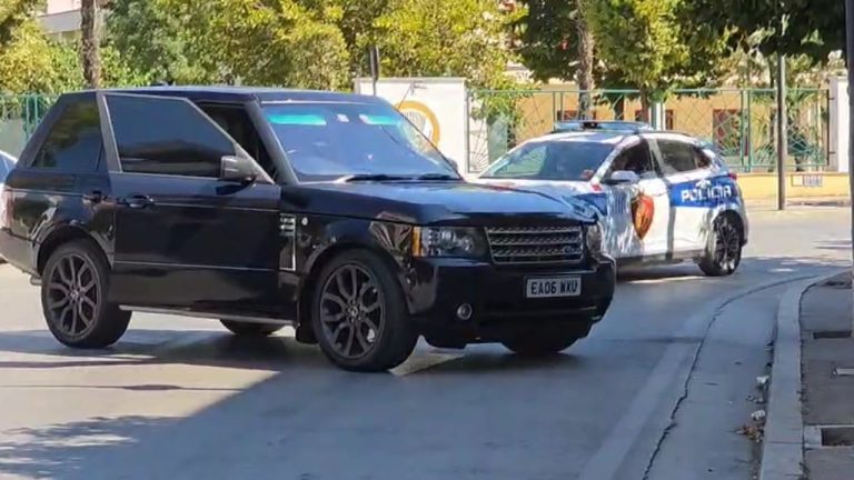 Arrestohet 17-Vjeçari Pa Patentë dhe me Range Rover me Targa Angleze/ Përplasi Këmbësorin në Fier
