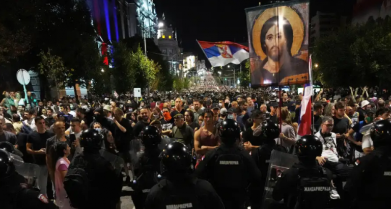 Protestat Në Serbi: Vuçiç Sulmon Protestuesit, Por Hesht Për Dhunën E Mbështetësve Të Qeverisë