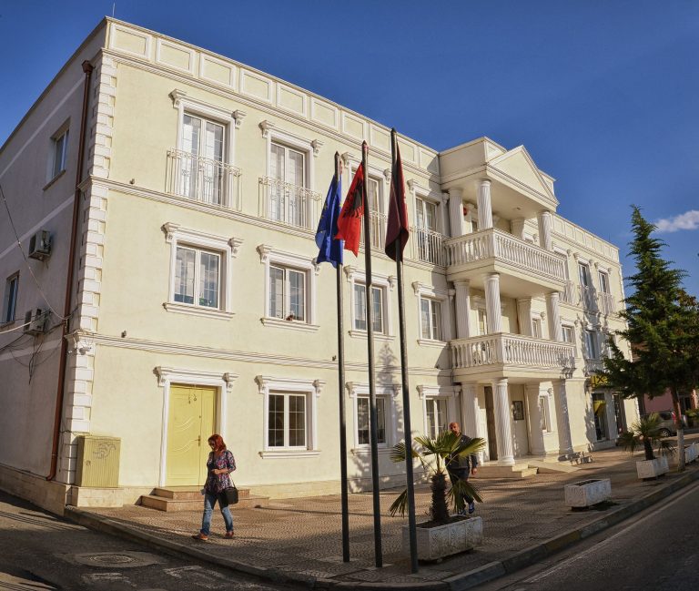 “Furtuna” e Shkarkimeve në Cërrik: Emërohen Administratorët dhe Drejtorët e Rinj