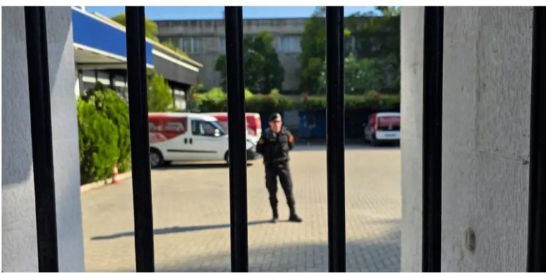 Mbyllja e News 24 Shkakton Reagime të Forta – Media dhe Opozita Flasin për Sulm ndaj Lirisë së Shtypit