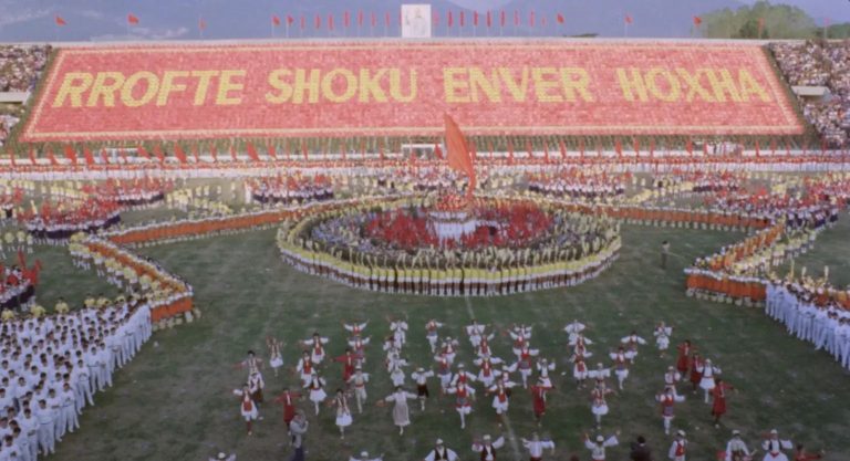 Film Di Stato: Dokumentari Që E Shndërron Propagandën Në Vetë-Denoncim