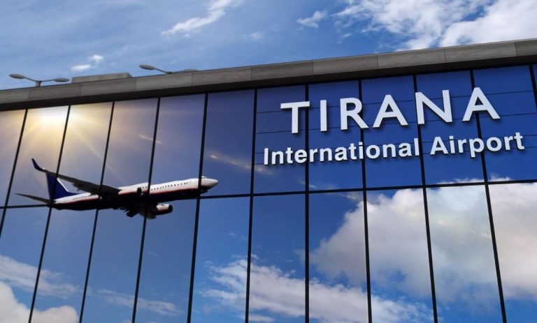 Aeroporti I Tiranës Shënon Rekord Historik Me 51 Mijë Pasagjerë Dhe 298 Fluturime Në Vetëm 24 Orë