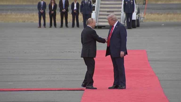 Takimi Historik në Alaska: Trump dhe Putin Përballë për Paqen në Ukrainë