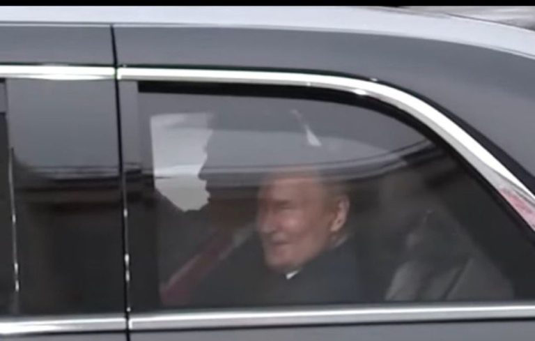 Gjest Besimi në Alaska: Putin Hipën në Makinën Presidenciale të Trump