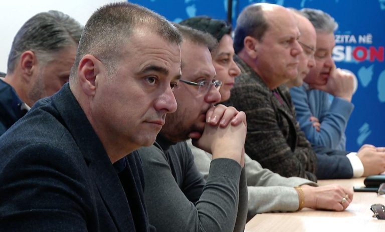 Nga Opozitarë Në Kolltuket E Pushtetit: Demokratët Që Shitën Dinjitetin Për Poste Drejtuese Në Vlorë