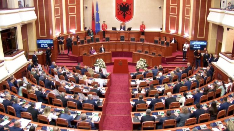 Betohen Deputetët E Rinj, Tom Doshi Dhe Sabina Jorgo Tërhiqen Nga Mandati