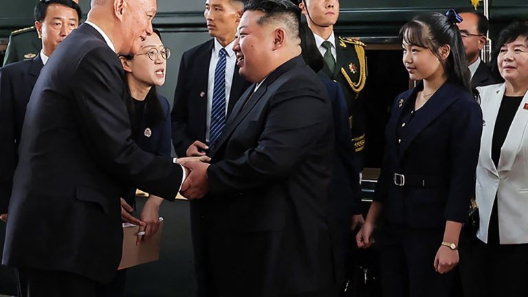 Vajza E Kim Jong-un I Vjedh Vëmendjen Në Pekin, Spekulime Për Trashëgiminë Politike