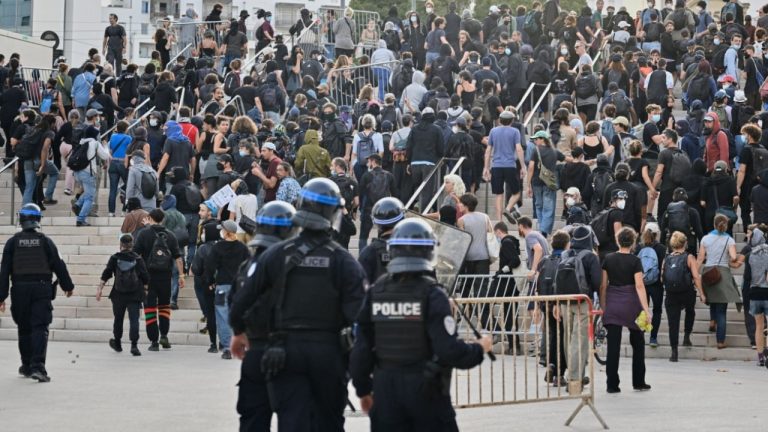 Franca Përfshihet Nga Lëvizja “Blloko Gjithçka”, Vendi Paralizohet Nga Protestat Masive
